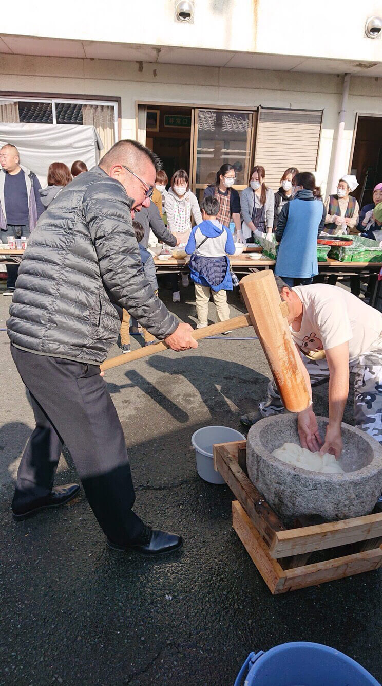 浜松市中区茄子町自治会の餅つき大会