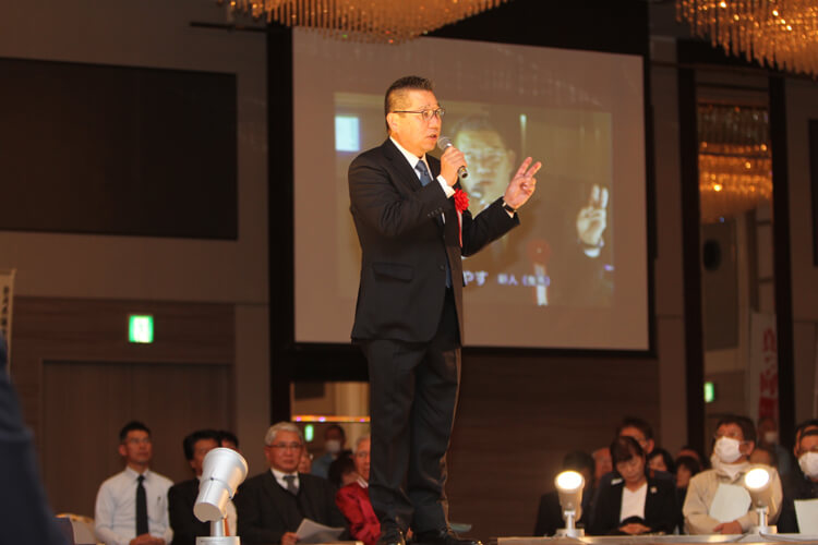 発言する井田ひろやす2