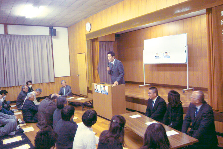 早出での演説会にて演説中の竹内よしのり県議