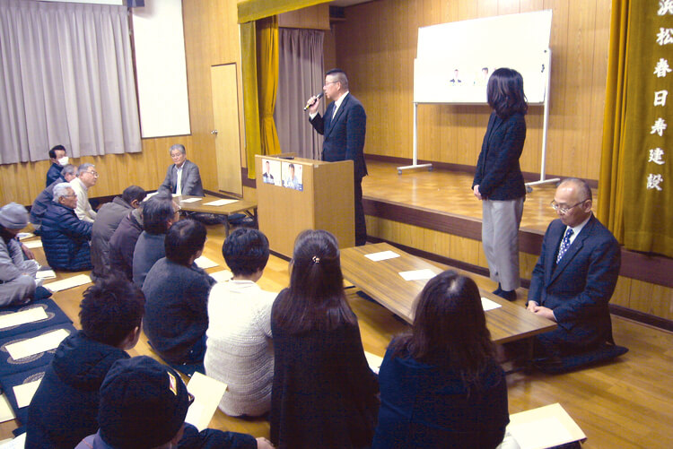 早出での演説会にて演説中の井田ひろやす