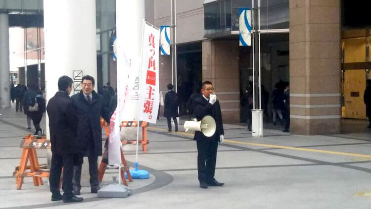 新浜松駅前で街頭演説する井田ひろやす2