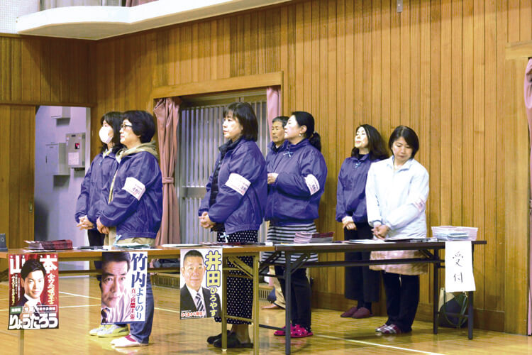曳馬中学校での個人演説会の受付の皆様