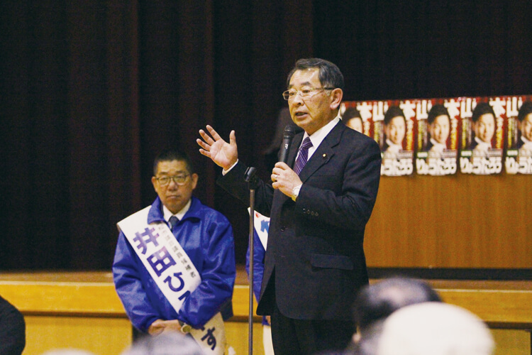 曳馬中学校での個人演説会にて塩谷立様
