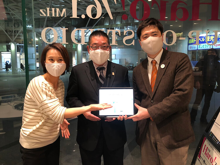 FMHaro!にて出演中後の記念写真