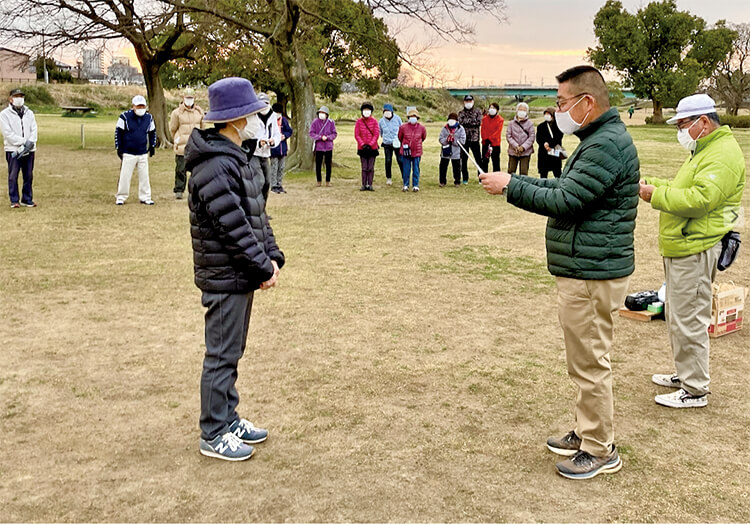 上島親水公園ラジオ体操会表彰式の様子01