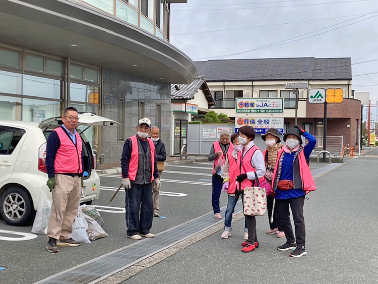 社協の電車通りの清掃の様子03