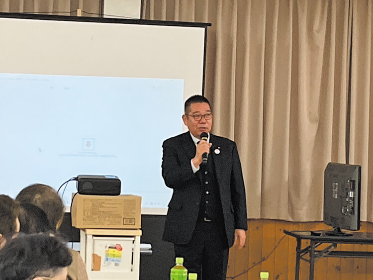 新年会のご挨拶の様子02