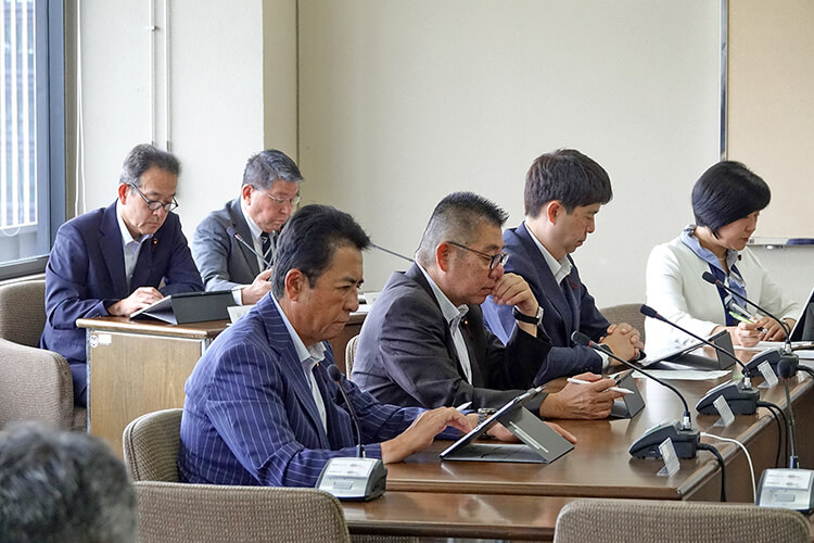 6月議会運営委員会の様子02