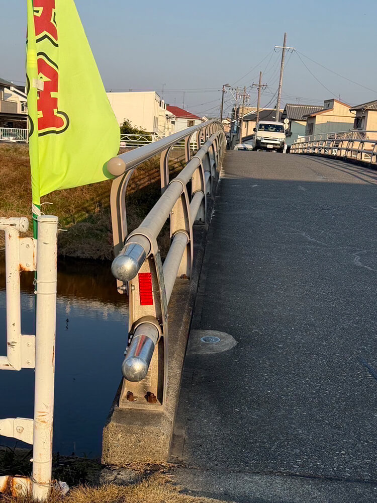 三浦橋の高欄手すりの嵩上げ工事の写真05