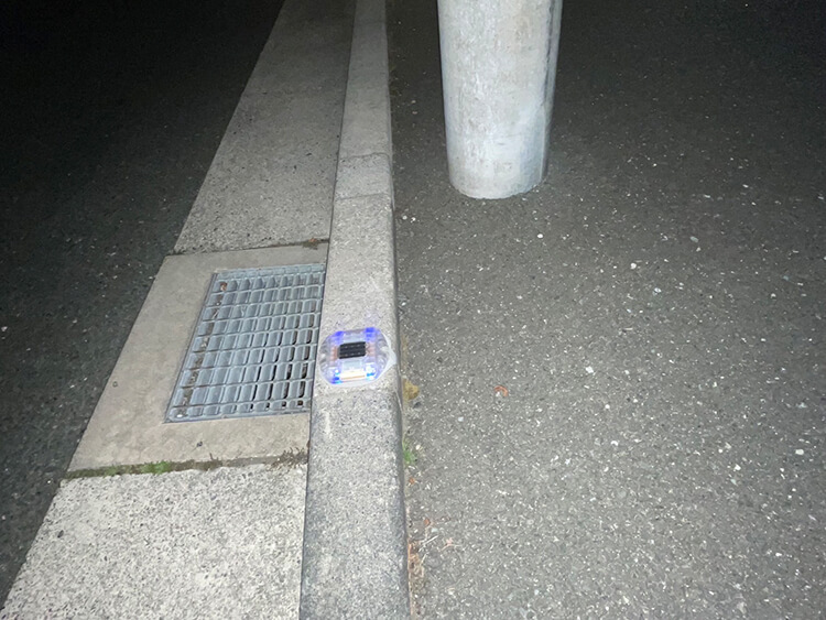 歩車道に付いている点滅灯の不良改善写真03